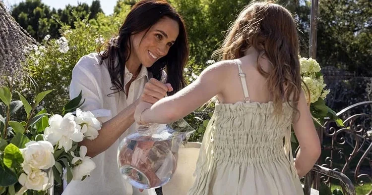 Bitmeyen kaprisleriyle herkesi yıldırdı, anlaşmaları elinden kaçırdı… Şimdi küçük kızını kendi reklamı için kullanıyor