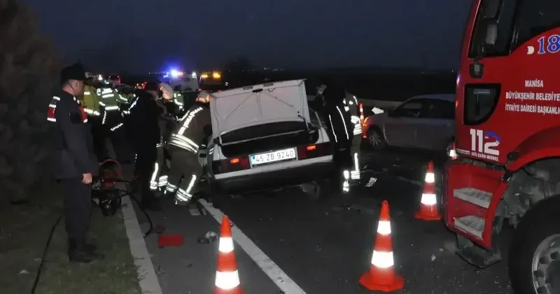 Manisa da otomobil karşı şeride geçti: İki kişi hayatını kaybetti Gündem Haberleri