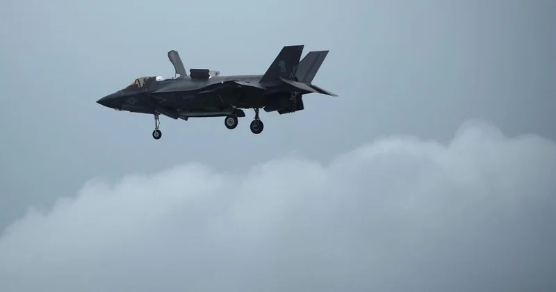 ABD ye ait F 35 savaş uçağı İran ateşiyle vurulduğu şüphesiyle acil iniş yaptı