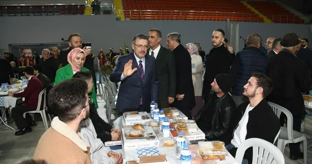 Trabzon da Büyükşehir in iftar sofralarında yüzbinler oruç açtı Trabzon Haberleri