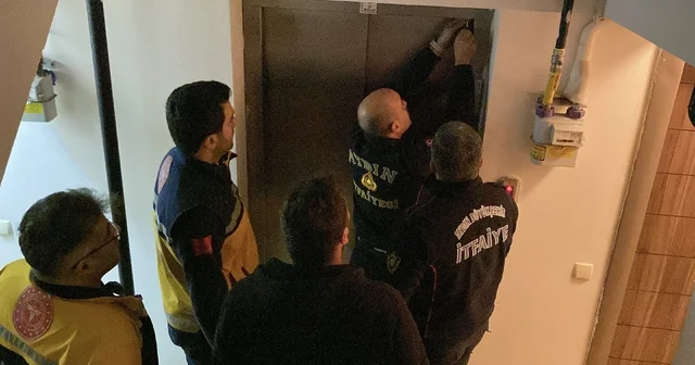 Asansörde mahsur kalanların yardımına itfaiye ekipleri koştu İki gün üst üste asansörde mahsur kalan kadınlar büyük panik yaşadı Aydın Haberleri