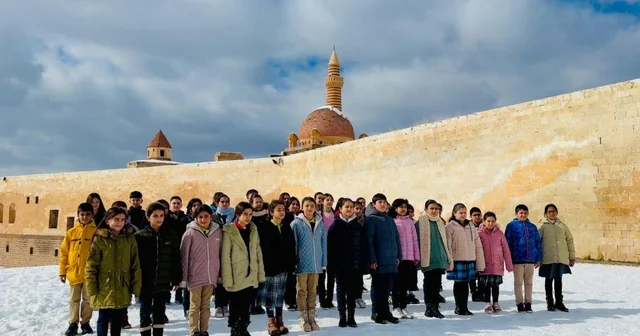 Tarihi ve doğal güzelliklerde ramazana özel ilahi seslendirdiler Ağrı Haberleri