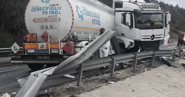 Mazot yüklü tanker kontrolden çıkarak karşı şeride geçti Bilecik Haberleri
