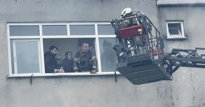 Büyükçekmece de korkutan yangın! Mahsur kalanlar kurtarıldı