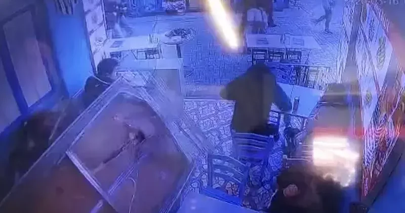 Beşiktaş’ta balıkçıda asma tavan ailenin üzerine çöktü: Doğal afet denildi, yardım edilmedi