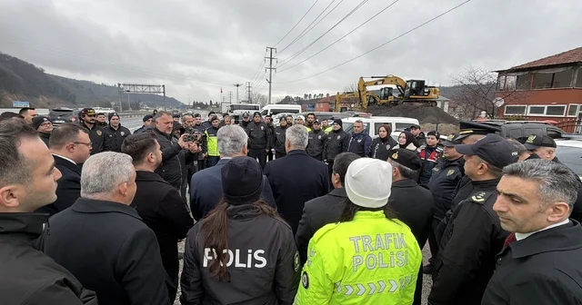 Düzce Valisinden sürücülere: Vatandaşına tuzak kuran bir bakış açımız yok Düzce de 1551 personelle bayram mesaisi Düzce Haberleri