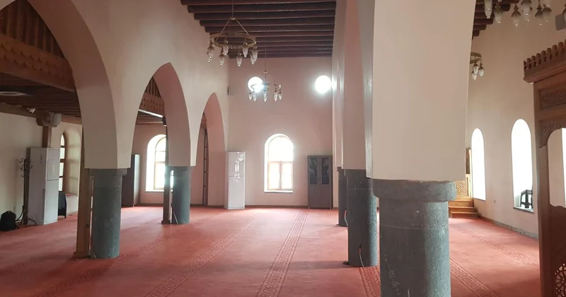 Depremde hasar gören 161 yıllık cami bayram namazıyla ibadete açılacak