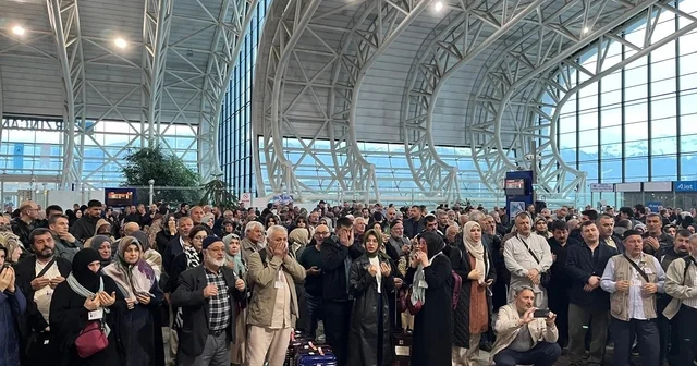Erzincan dan 192 hacı adayı dualarla kutsal yolculuğa uğurlandı Erzincan Haberleri