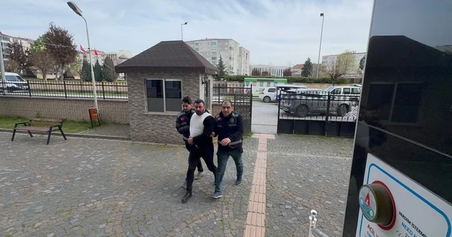 Balkondan girip yatağında uyuyan kişiyi öldüren şüpheliyi azmettirdiği iddiasıyla 2 kardeş tutuklandı Samsun Haberleri