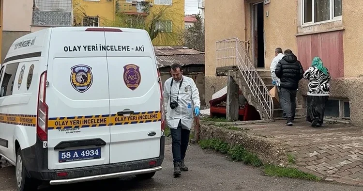 Sivas ta korkunç olay: Genç kadını defalarca bıçaklayıp kapıyı üzerinden kilitleyerek kaçtı