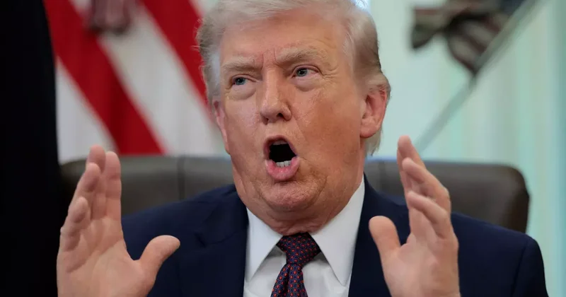 Trumo duyurdu! ABD, İran bandıralı kargo gemisini vurdu