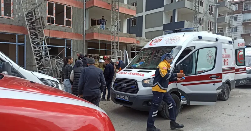 İnşaat iskelesi çöktü! 1 i ağır 3 işçi yaralandı