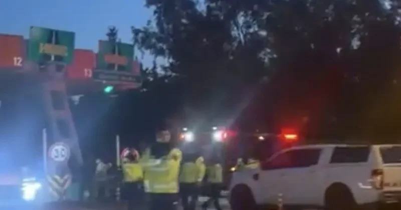 İzmir’de kaza yapan araçta yangın çıktı, sürücü hayatını kaybetti