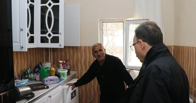 Siirt te sel nedeni ile Kezer Köprüsü zarar gördü Siirt te selin yaraları sarılıyor: Ekipler sahada çalışmalarını sürdürüyor Vali Kızılkaya, sel bölgelerinde incelemelerde bulundu Siirt Haberleri