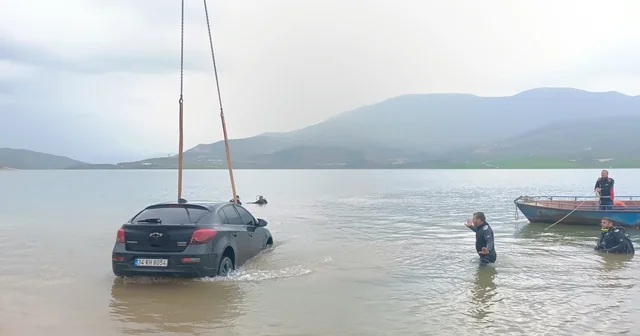 Siirt te otomobil baraj gölüne düştü Siirt Haberleri