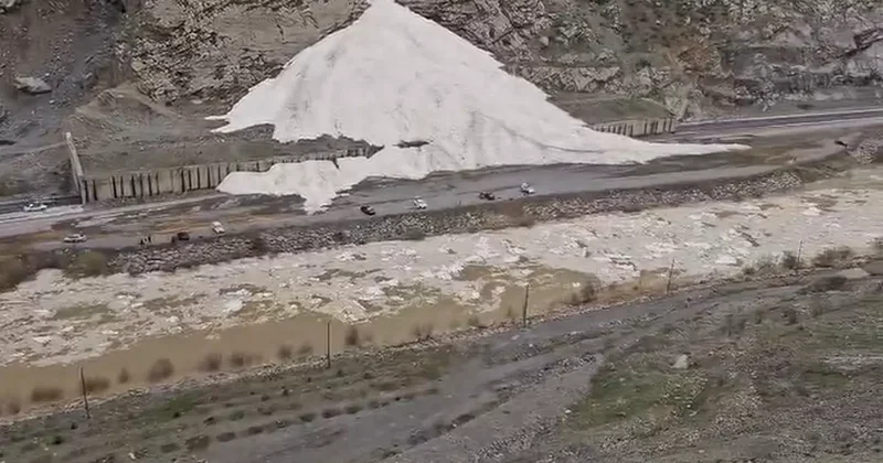 Sümbül Dağı’nda çığ devam ediyor