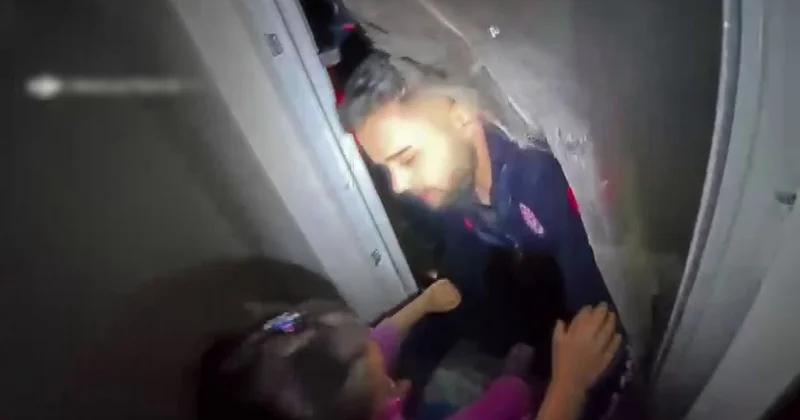 Evlerinde mahsur kalan vatandaşları AFAD kurtardı