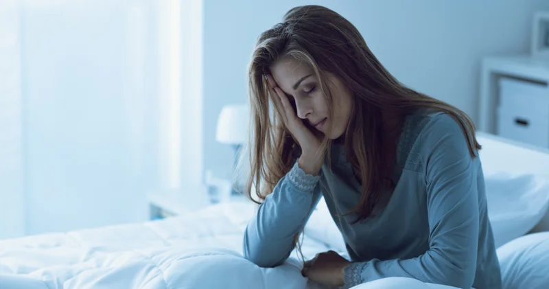 Gün boyu her yerde gelen uyku neden yatağa girince kaçar? Cevap beyninizin işleyiş şeklinde yatıyor