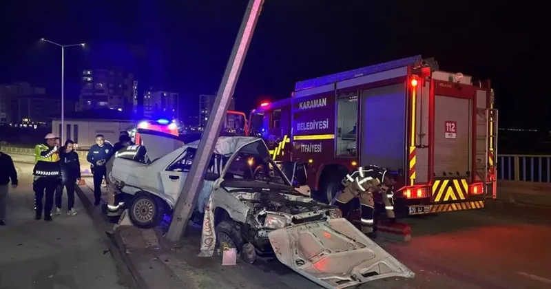 Otomobil aydınlatma direğine çarptı: 1’i ağır, 2 yaralı