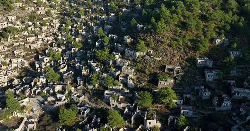 69 yıl önce terk edildi 500 harabe hanesi var: Hayalet köy görüntülendi