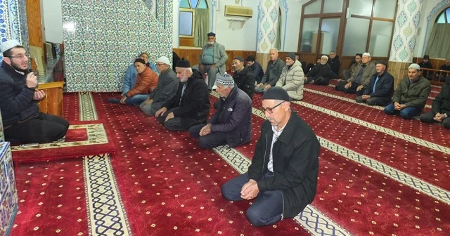 Burhaniye de sabah namazı buluşması Börezli Camiinde yapıldı Balıkesir Haberleri