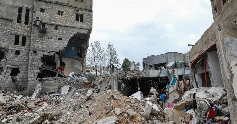 İşgalci İsrail in hedef aldığı Lübnan ın Nebatiye kentinde büyük bir yıkım kaldı