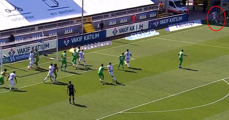 Muhteşem gol! İrfan Can Kahveci kornerden attı