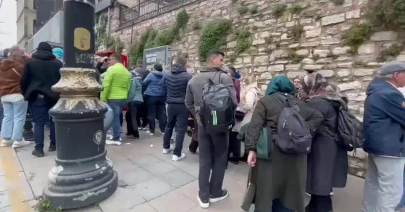 İstanbul da fiyatı 1 TL olunca herkes akın etti: Uzun kuyruklar oluştu Sözcü Gazetesi
