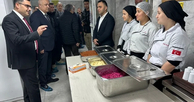 Aşçı adayı lise öğrencileri günde 10 bin kişi için yemek hazırlıyor Zonguldak Haberleri