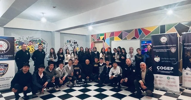 Polisten 50 öğrenciye kurs malzemesi yardımı Balıkesir Haberleri