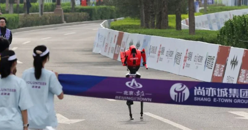 Pekin Yarı Maratonu’nda insansı robotlar insanları geride bıraktı: Yapay Zeka sporun ruhunu tehdit ediyor mu?