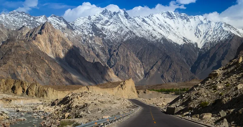 Yerden 4 bin metre yüksekte karayolu: Camı açan pişman oluyor Sözcü Gazetesi