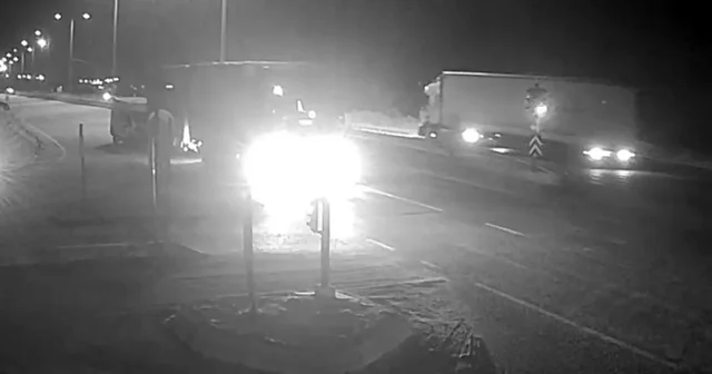 Kırmızı ışıkta bekleyen TIR a çarpan minibüsün sürücüsü öldü (2) Edirne Haberleri