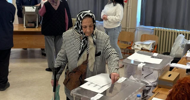 Bulgaristan daki erken seçim için Trakya daki çifte vatandaşlar sandık başına gitti Edirne Haberleri