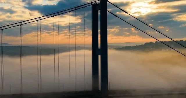 İstanbul daki yoğun sis Boğaz da görsel şölen oluşturdu VİDEO İZLE