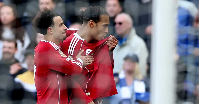 Liverpool a derbide galibiyeti 90+10 da Virgil van Dijk getirdi!