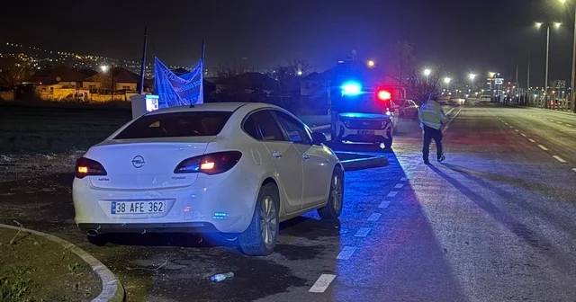 Polisten kaçan alkollü sürücü kaza yapınca yakayı ele verdi 1.22 promil alkollü çıkan sürücüye 520 bin TL ceza yazıldı Kayseri Haberleri