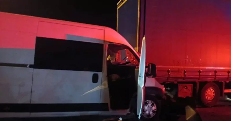 Edirne’de panelvan tıra çarptı: 1 ölü, 1 yaralı