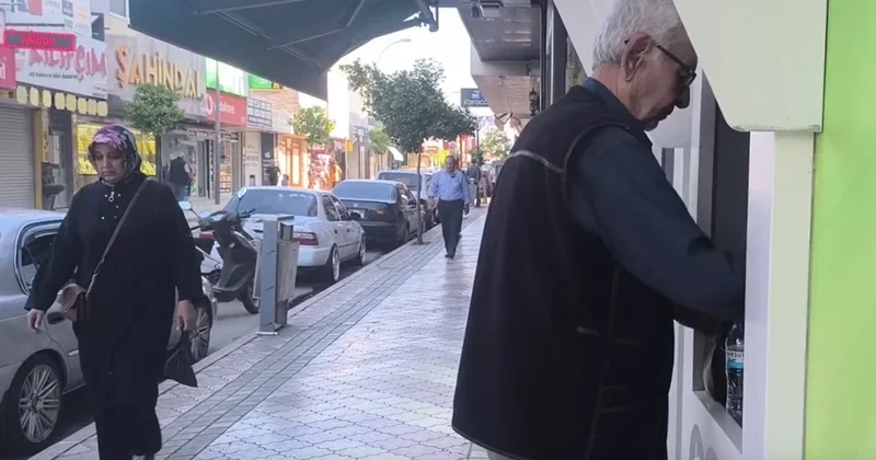 Emeklilerden 4 bin liralık ikramiye tepkisi: İki tane çeyrek etmiyor Sözcü Gazetesi