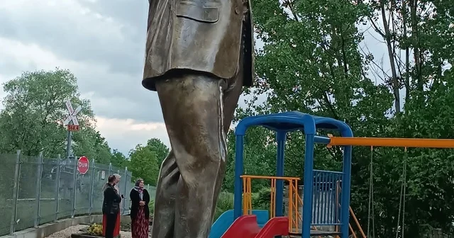 Miting ve açılışların unutulmaz ismi Seyfi Usta nın heykeli açıldı Zonguldak Haberleri