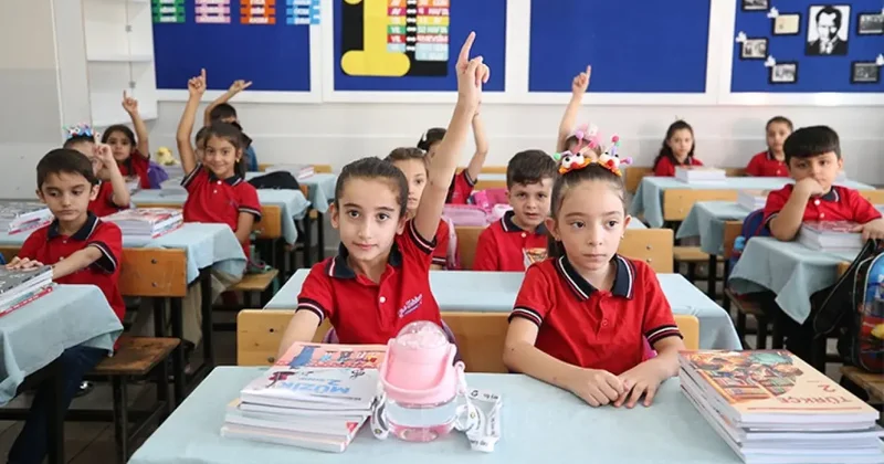 Öğrenciler merakla bekliyor: Yarın okul var mı?