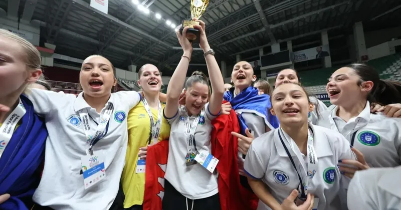 Bursa da kardeşlik rüzgarı esti! U16 kızlar basketbol turnuvasında şampiyon belli oldu