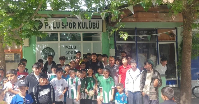 Beşiktaşlı Mustafa Erhan Hekimoğlu memleketi Palu da gençlerle buluştu Elazığ Haberleri