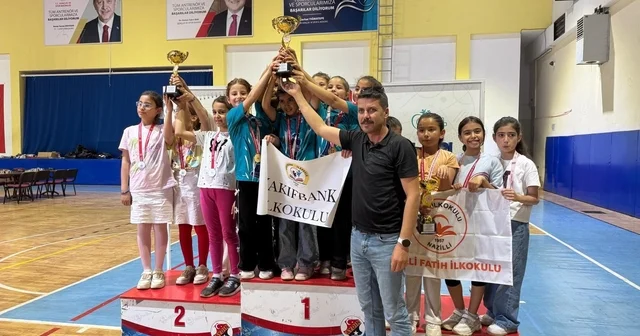 Nazilli Vakıfbank İlkokulu kızları satrançta Aydın şampiyonu oldu Aydın Haberleri