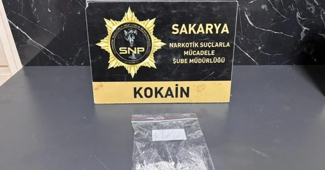 Polis ekiplerinin durdurduğu araçtan kokain çıktı: Sürücü tutuklandı Sakarya Haberleri
