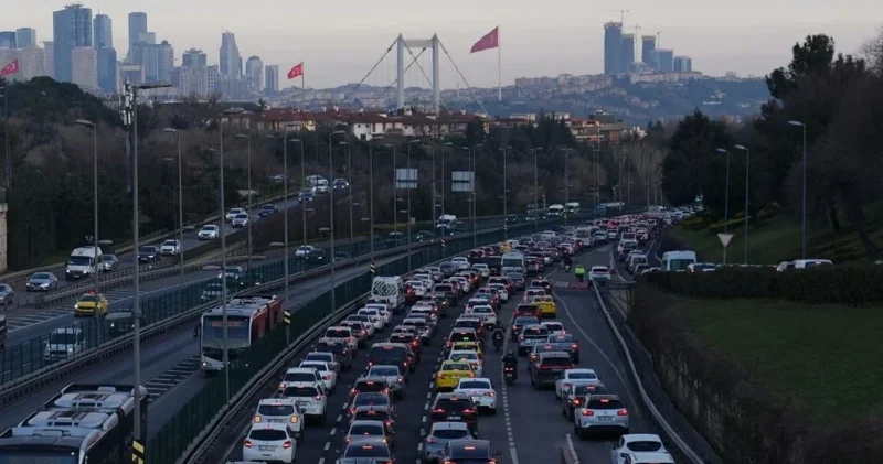 İstanbul Valiliği duyurdu: 19 Mayıs ta trafiğe kapatılacak yollar belirlendi İstanbul Haberleri