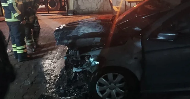 Dörtyol da otomobilin motor kısmından alevler yükseldi Hatay Haberleri