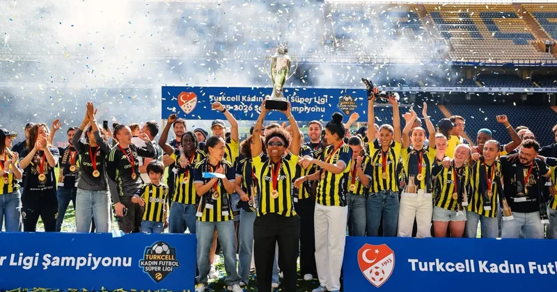Fenerbahçe ArsaVev şampiyonluk kupasını aldı