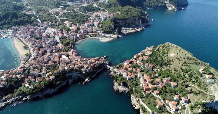 6 bin 600 nüfuslu turistik ilçeye bayram tatilinde 500 bin turist gelmesi bekleniyor