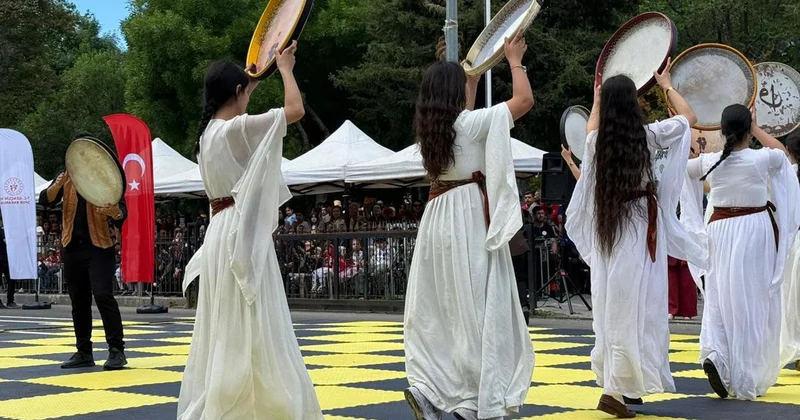 Diyarbakır da 19 Mayıs, erbane ve Kürtçe müziklerle kutlandı
